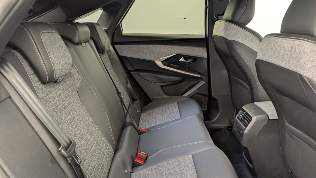 PEUGEOT 3008 Hybrid 145 e-DCS6 Allure - ref: 1-382506 - Photo 10