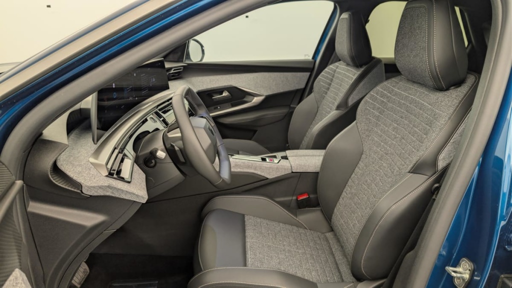 PEUGEOT 3008 Hybrid 145 e-DCS6 Allure - ref: 1-382616 - Photo 16