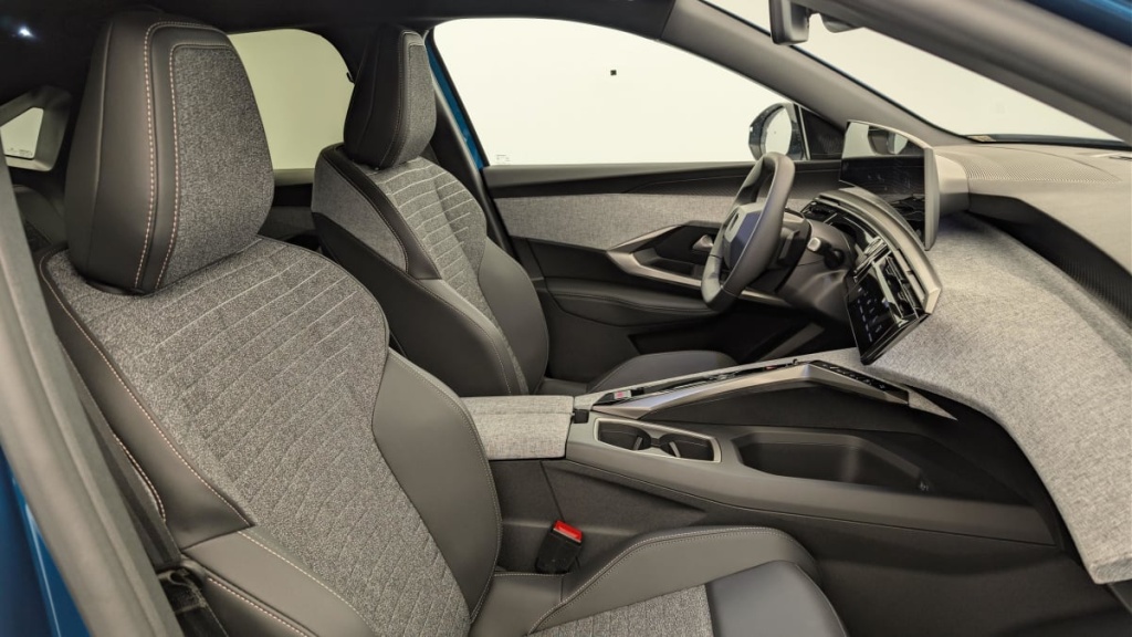 PEUGEOT 3008 Hybrid 145 e-DCS6 Allure - ref: 1-382616 - Photo 9