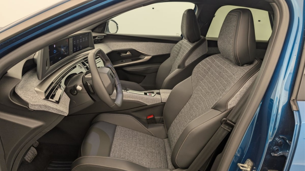 PEUGEOT 3008 Hybrid 145 e-DCS6 Allure - ref: 1-382730 - Photo 16