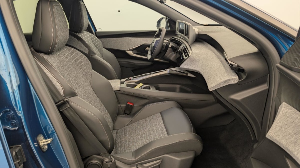 PEUGEOT 3008 Hybrid 145 e-DCS6 Allure - ref: 1-382730 - Photo 9