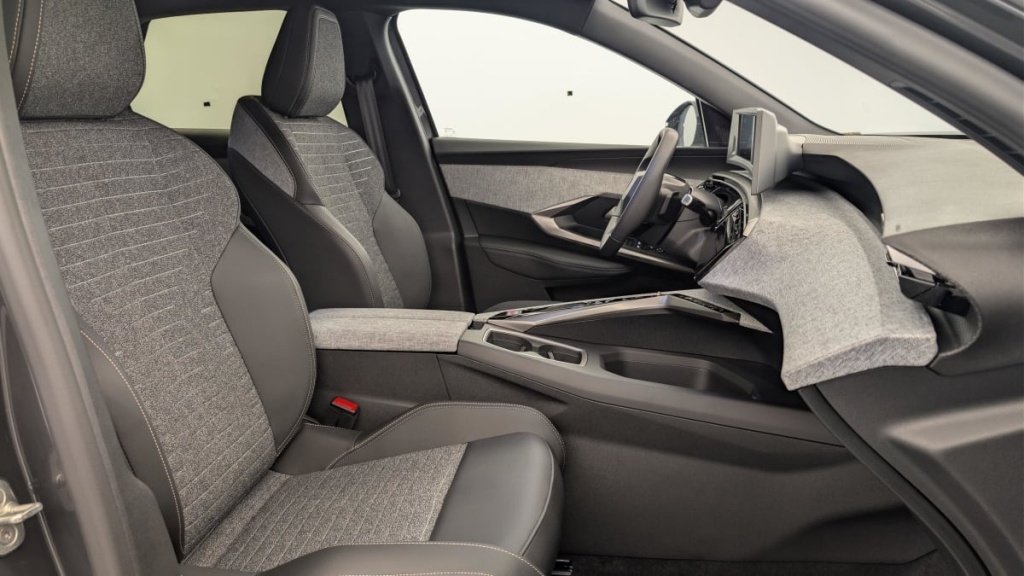 PEUGEOT 3008 Hybrid 145 e-DCS6 Allure - ref: 1-382907 - Photo 9