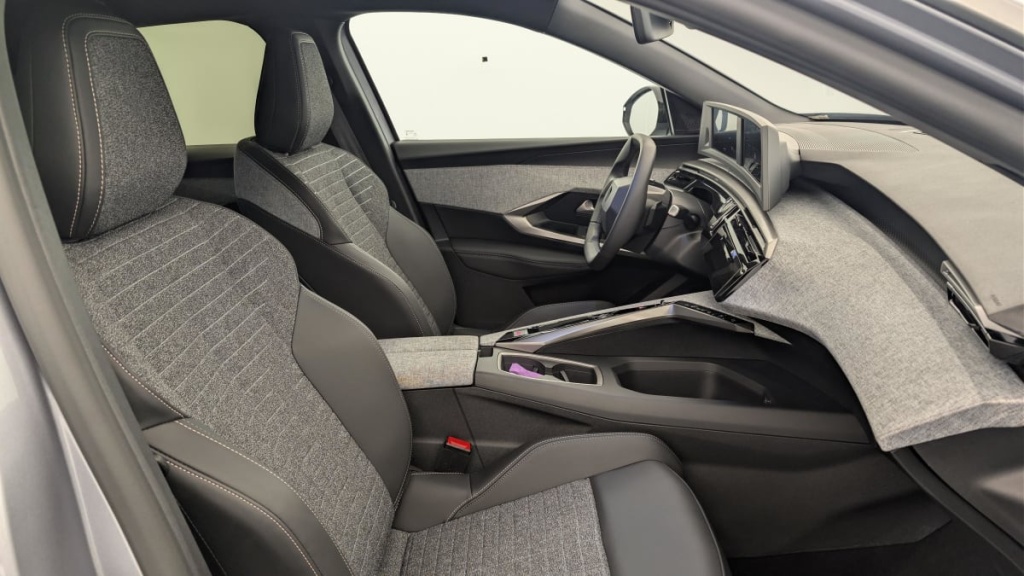 PEUGEOT 3008 Hybrid 145 e-DCS6 Allure - ref: 1-382922 - Photo 9