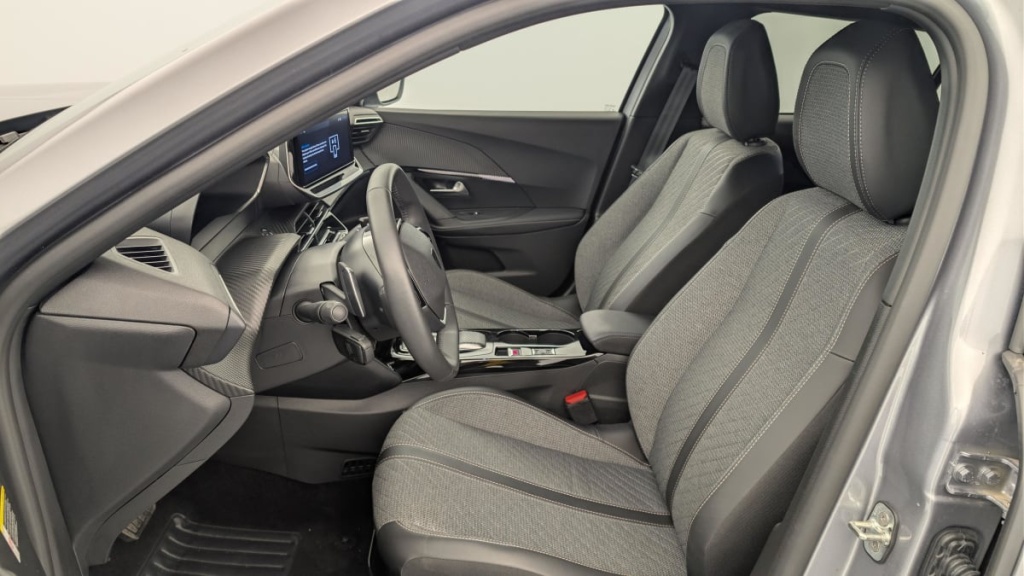 PEUGEOT 2008 Hybrid 145 e-DCS6 Allure - ref: 1-383005 - Photo 16