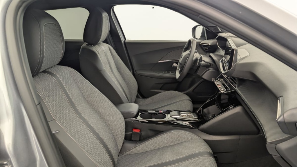 PEUGEOT 2008 Hybrid 145 e-DCS6 Allure - ref: 1-383005 - Photo 9