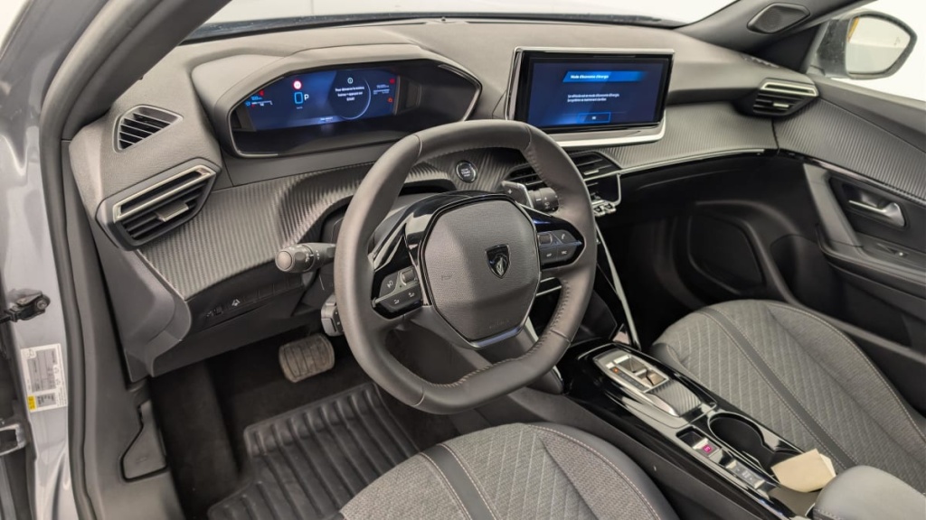 PEUGEOT 2008 Hybrid 145 e-DCS6 Allure - ref: 1-383010 - Photo 15