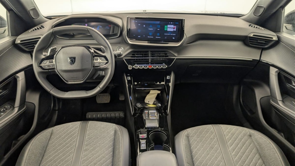 PEUGEOT 2008 Hybrid 145 e-DCS6 Allure - ref: 1-383011 - Photo 13