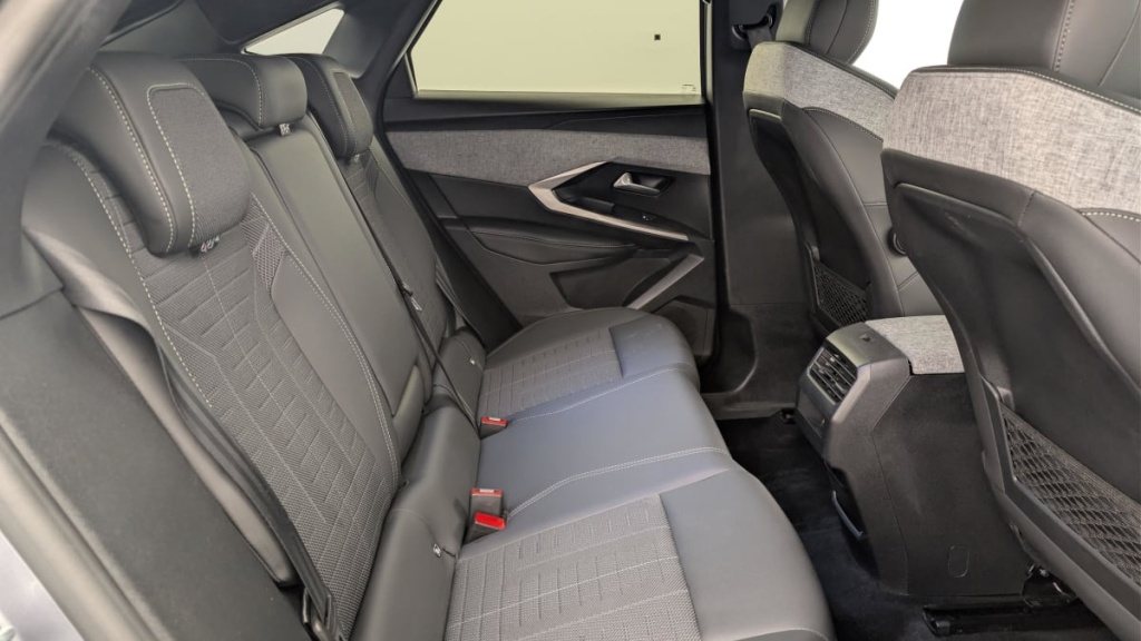 PEUGEOT 3008 Hybrid 145 e-DCS6 GT - ref: 1-383072 - Photo 10