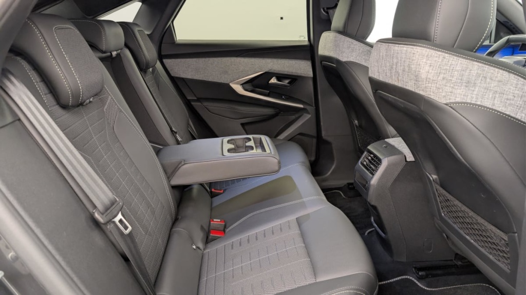 PEUGEOT 3008 Hybrid 145 e-DCS6 GT - ref: 1-383079 - Photo 10