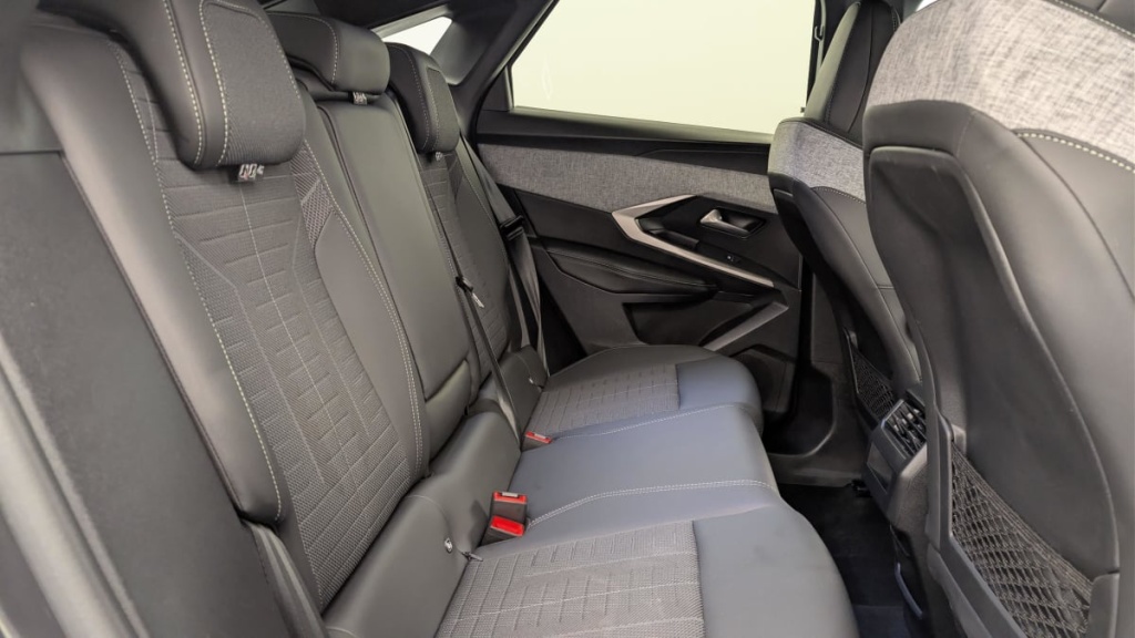 PEUGEOT 3008 Hybrid 145 e-DCS6 GT - ref: 1-383080 - Photo 10