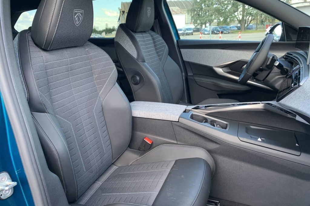 PEUGEOT 5008 Hybrid 145 e-DCS6 GT - ref: 1-383419 - Photo 9