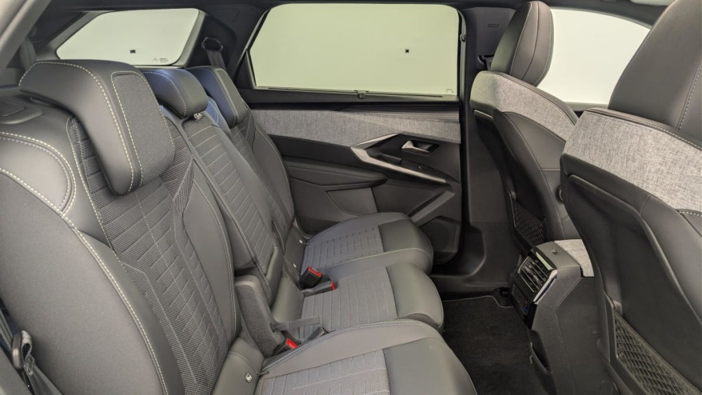 PEUGEOT 5008 Hybrid 145 e-DCS6 GT - ref: 1-383420 - Photo 10