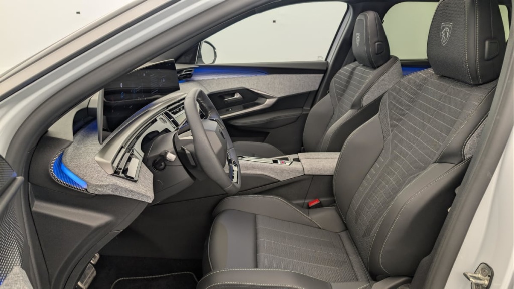 PEUGEOT 5008 Hybrid 145 e-DCS6 GT - ref: 1-383420 - Photo 16