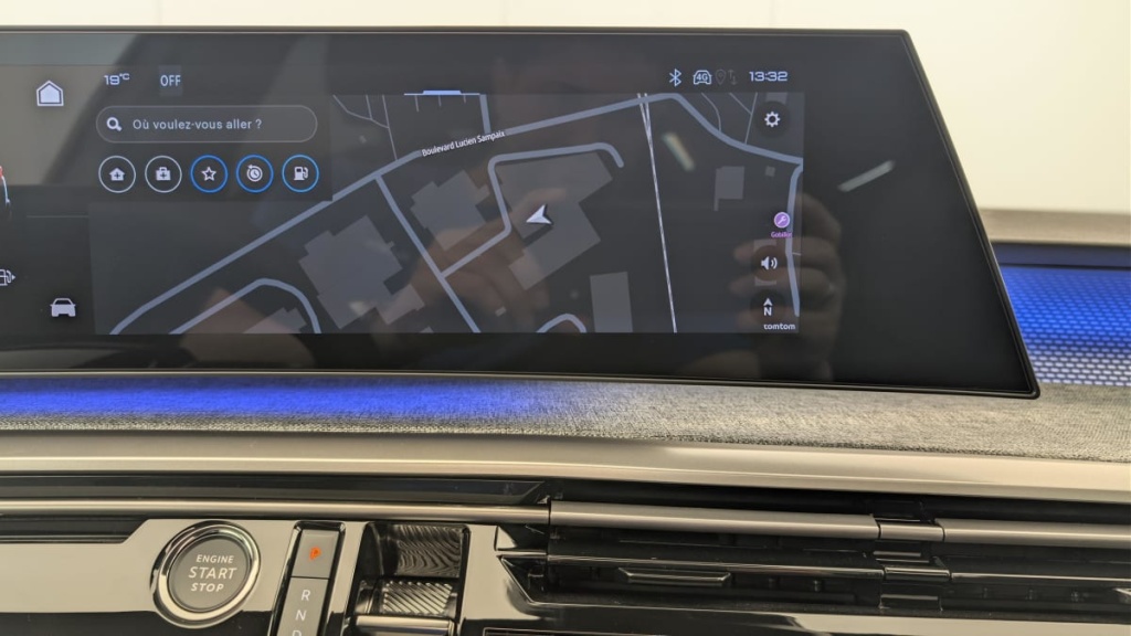 PEUGEOT 5008 Hybrid 145 e-DCS6 GT - ref: 1-383420 - Photo 18