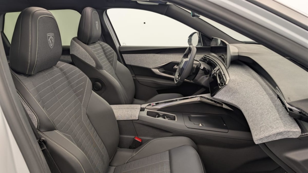 PEUGEOT 5008 Hybrid 145 e-DCS6 GT - ref: 1-383420 - Photo 9