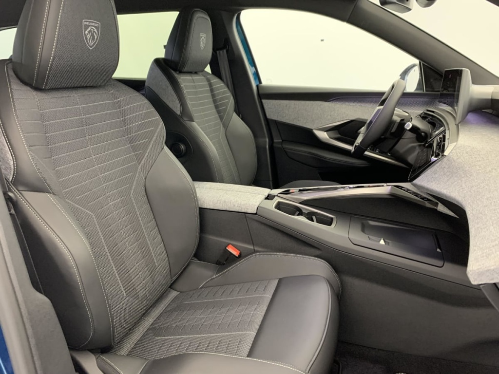 PEUGEOT 5008 Hybrid 145 e-DCS6 GT - ref: 1-383435 - Photo 9