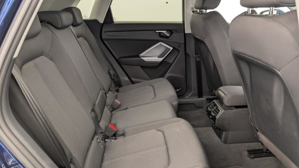 AUDI Q3 35 TDI 150 ch S tronic 7 Design - ref: 1-383608 - Photo 10