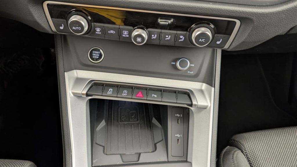 AUDI Q3 35 TDI 150 ch S tronic 7 Design - ref: 1-383608 - Photo 19