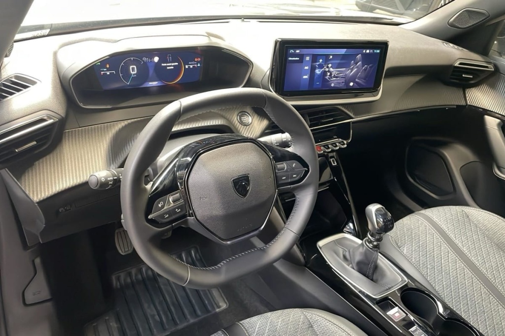 PEUGEOT 2008 100 S S BVM6 Allure - ref: 1-384956 - Photo 13