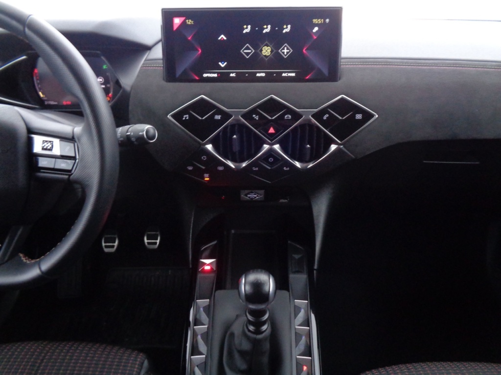 DS ds3 crossback 1.5BLUEHDI 110 PERFORMANCE LINE - ref: 2-655103 - Photo 7