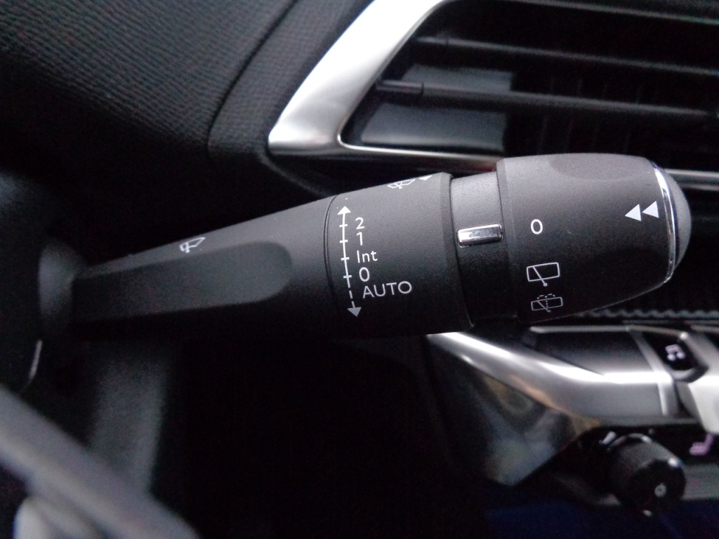 PEUGEOT 3008 1.2 PURETECH 130CH ALLURE - ref: 2-675348 - Photo 10