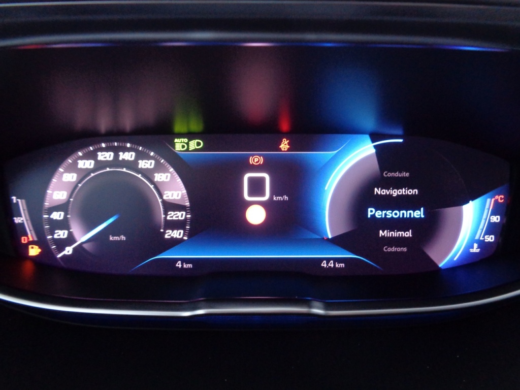 PEUGEOT 3008 1.2 PURETECH 130CH ALLURE - ref: 2-675348 - Photo 11