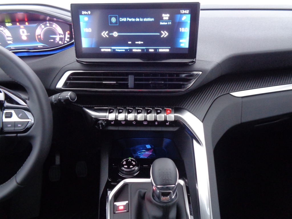 PEUGEOT 3008 1.2 PURETECH 130CH ALLURE - ref: 2-675348 - Photo 14