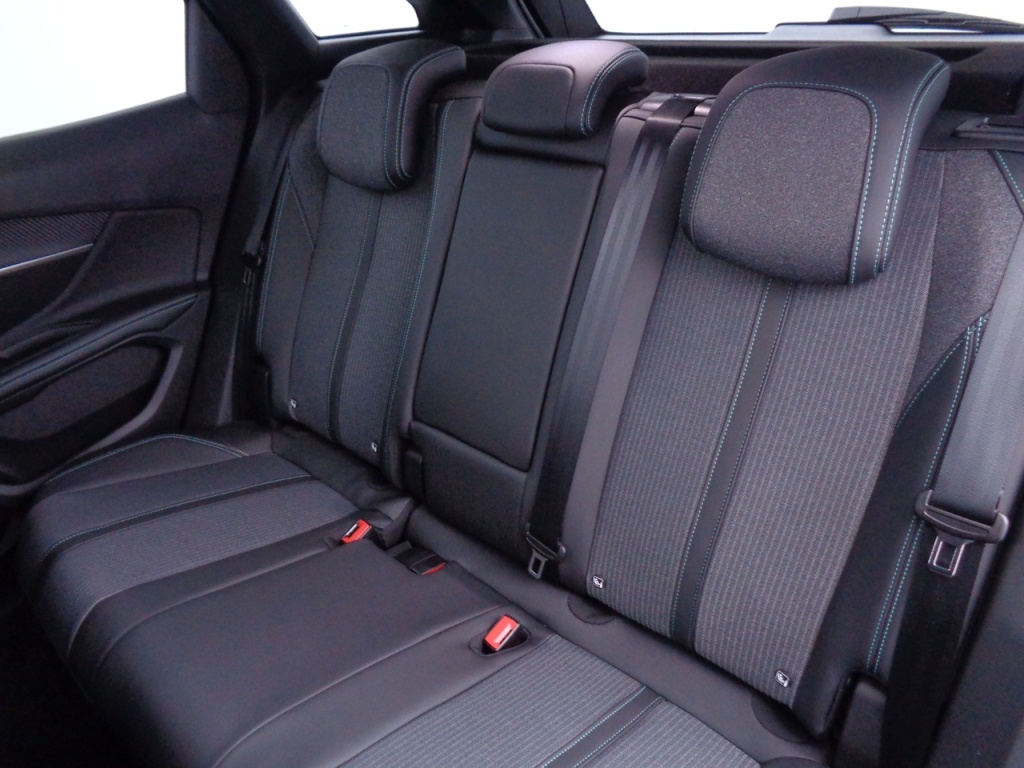 PEUGEOT 3008 1.2 PURETECH 130CH ALLURE - ref: 2-675348 - Photo 17