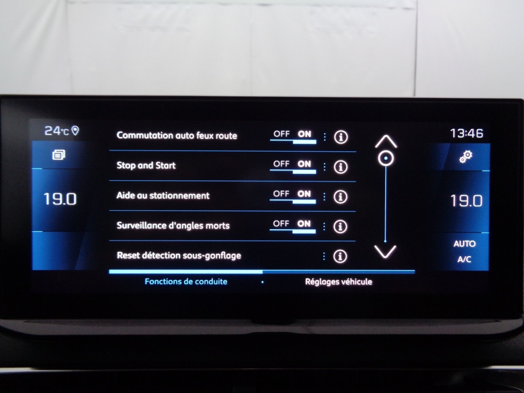 PEUGEOT 3008 1.2 PURETECH 130CH ALLURE - ref: 2-675348 - Photo 2