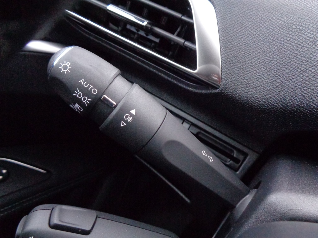 PEUGEOT 3008 1.2 PURETECH 130CH ALLURE PACK - ref: 2-677931 - Photo 6