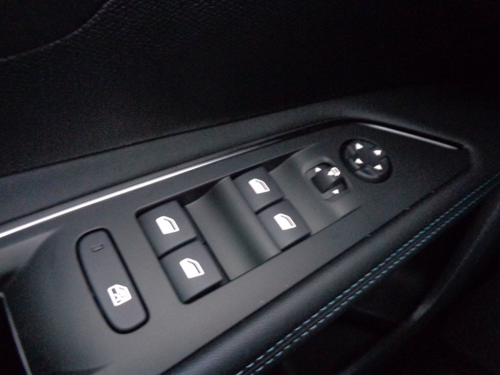 PEUGEOT 3008 1.2 PURETECH 130CH ALLURE PACK - ref: 2-678447 - Photo 3