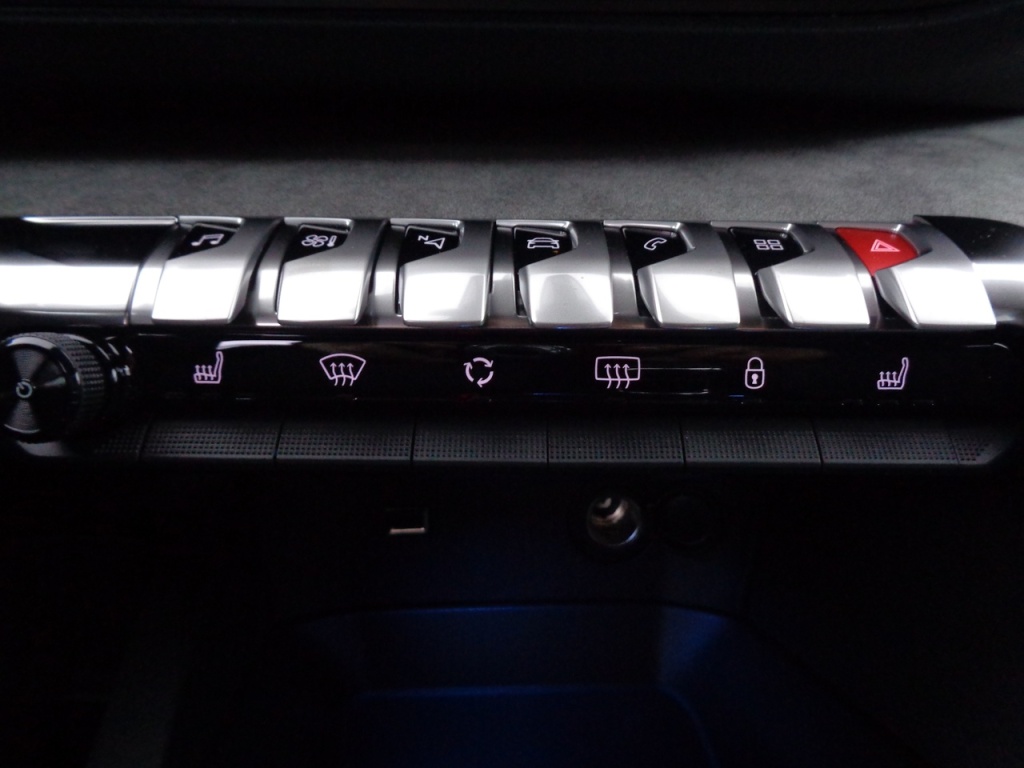 PEUGEOT 5008 1.2 PURETECH 130CH GT - ref: 2-680110 - Photo 8