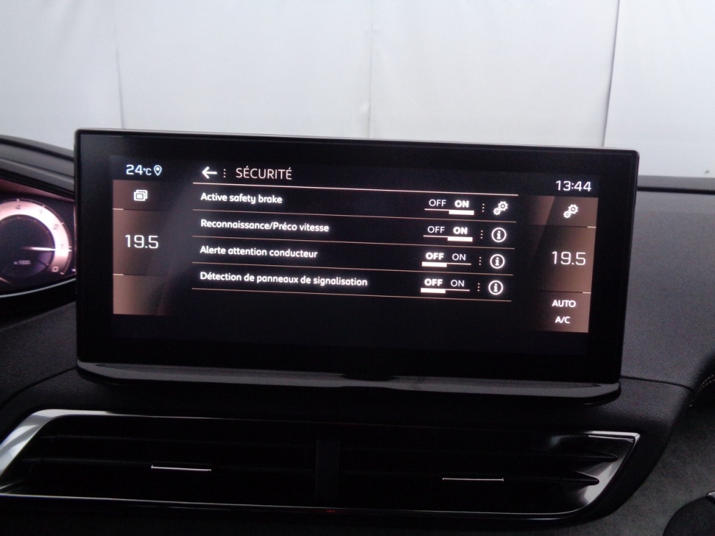 PEUGEOT 5008 1.2 PURETECH 130CH GT - ref: 2-680112 - Photo 4