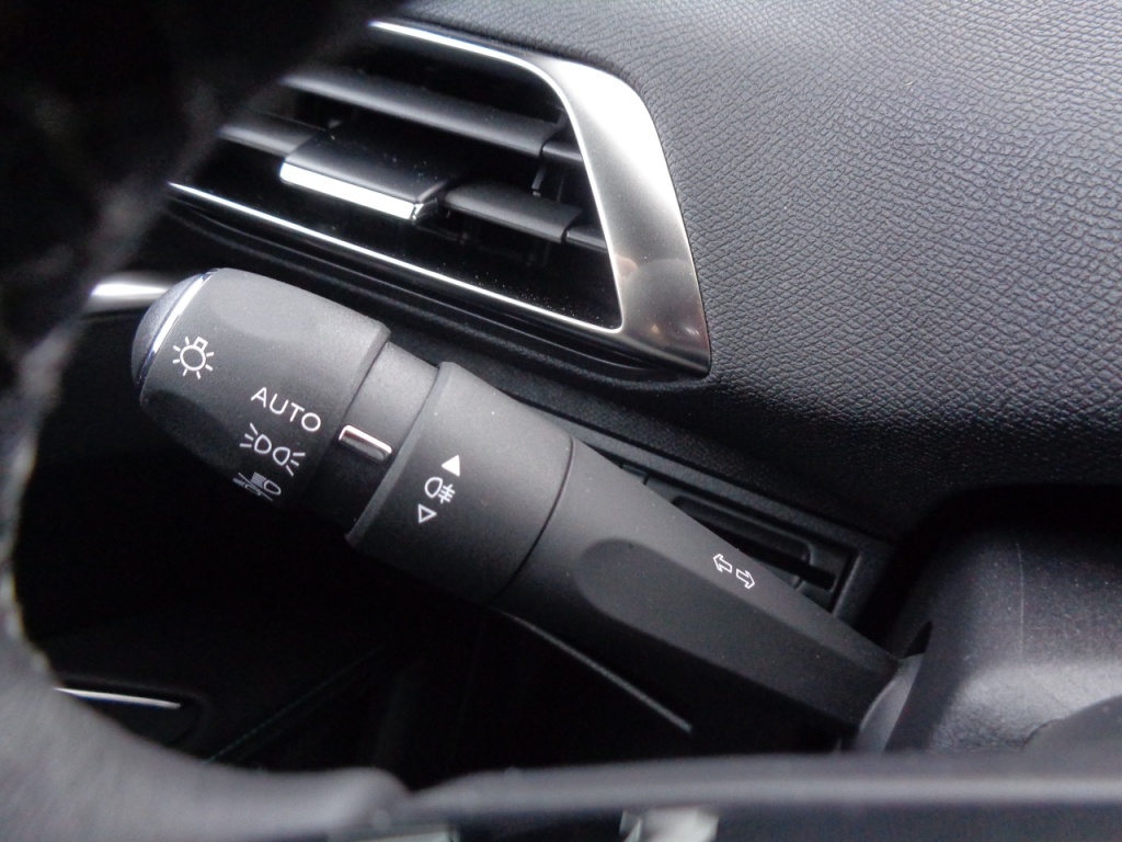 PEUGEOT 5008 1.2 PURETECH 130CH ALLURE PACK - ref: 2-682716 - Photo 15