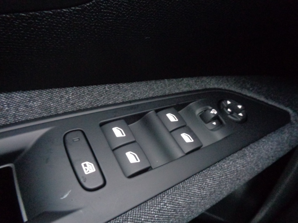 PEUGEOT 5008 1.2 PURETECH 130CH EAT8 ACTIVE PACK - ref: 2-683811 - Photo 9
