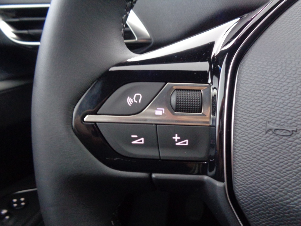 PEUGEOT 3008 1.2 PURETECH 130CH ALLURE PACK - ref: 2-683818 - Photo 8