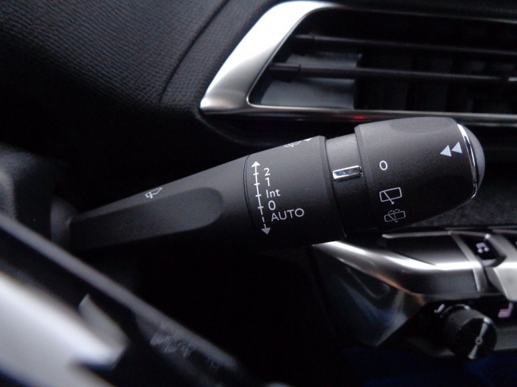 PEUGEOT 3008 1.2 PURETECH 130CH ALLURE PACK - ref: 2-700572 - Photo 4