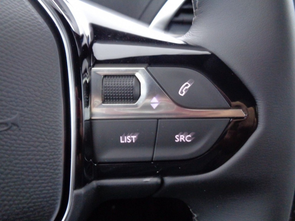 PEUGEOT 3008 1.2 PURETECH 130CH ALLURE PACK - ref: 2-703012 - Photo 8