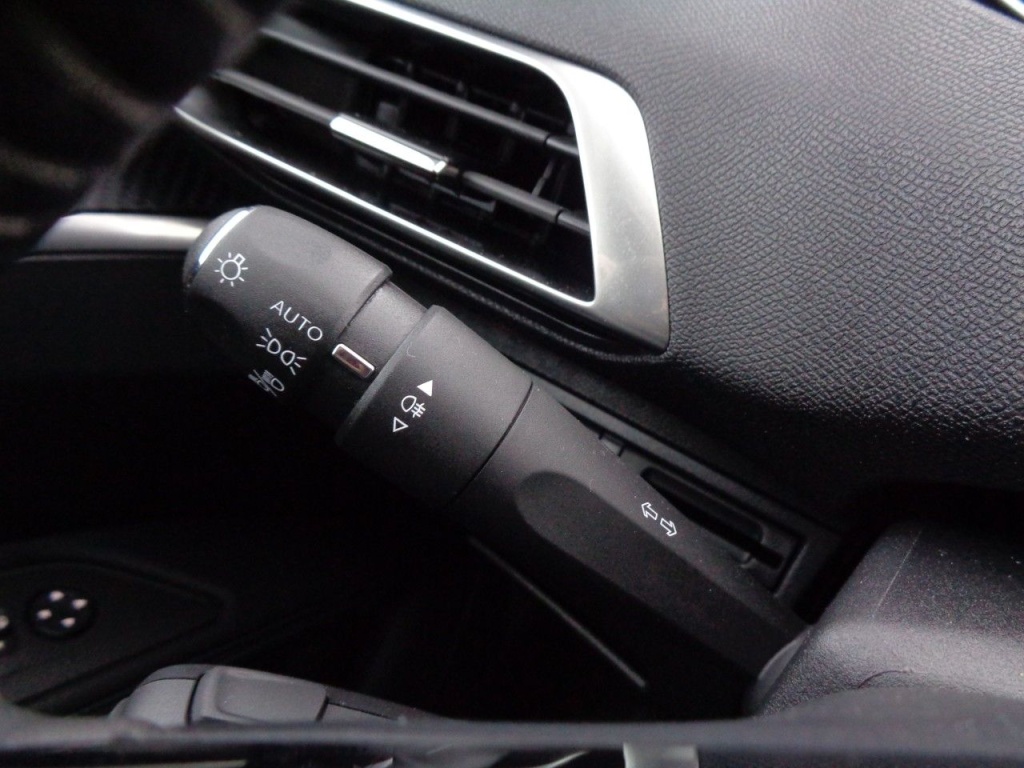 PEUGEOT 3008 1.2 PURETECH 130CH ALLURE PACK - ref: 2-707411 - Photo 6