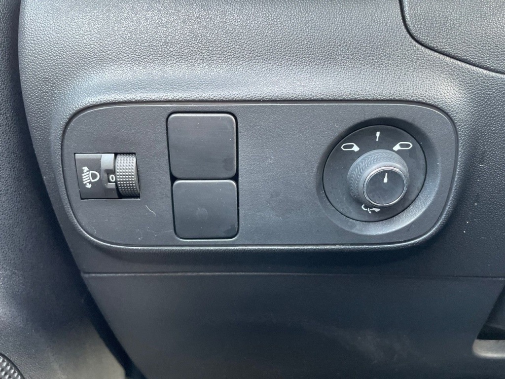 CITROEN C3 1.2 PURETECH 110CH EAT6 SHINE - ref: 2-730668 - Photo 17