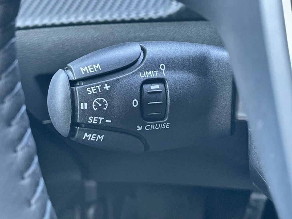 PEUGEOT 208 1.2 PURETECH 100CH ALLURE - ref: 2-746078 - Photo 11