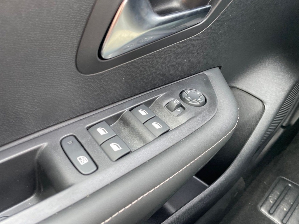 PEUGEOT 208 1.2 PURETECH 100CH ALLURE - ref: 2-750371 - Photo 14