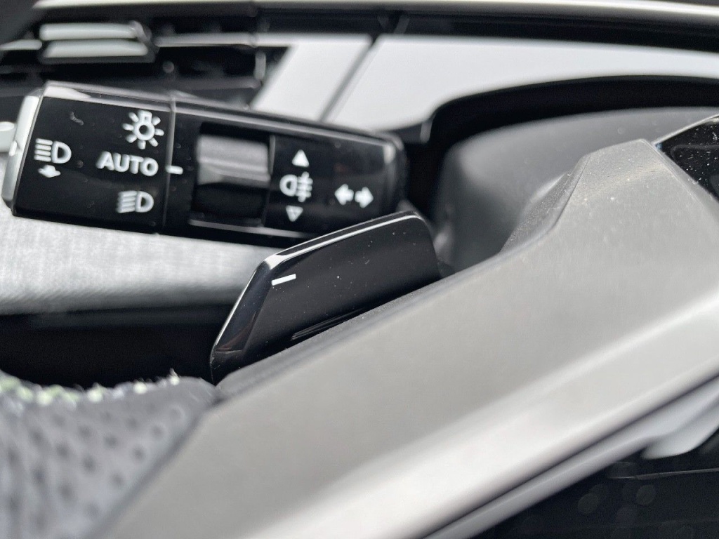 PEUGEOT 5008 HYBRID 136CH E-DCS6 GT - ref: 2-754843 - Photo 17
