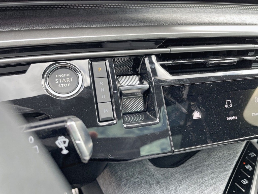PEUGEOT 5008 HYBRID 136CH  E-DCS6 GT - ref: 2-758356 - Photo 6