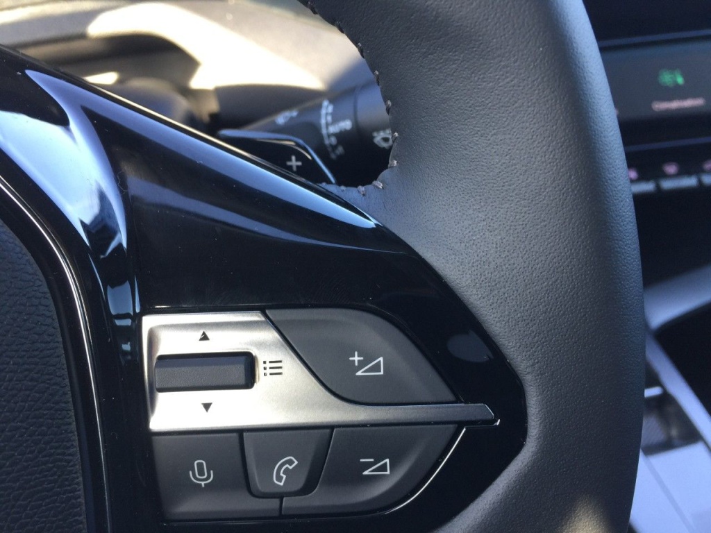 PEUGEOT 308 1.2 HYBRID 145CH e-DCS6 ALLURE - ref: 2-801707 - Photo 18