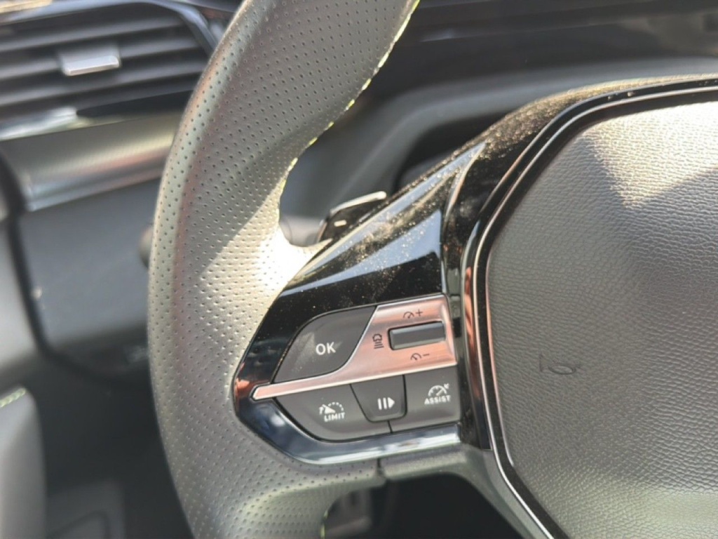 PEUGEOT 408 1.2 HYBRID 145CH e-DCS6 GT - ref: 2-802269 - Photo 11