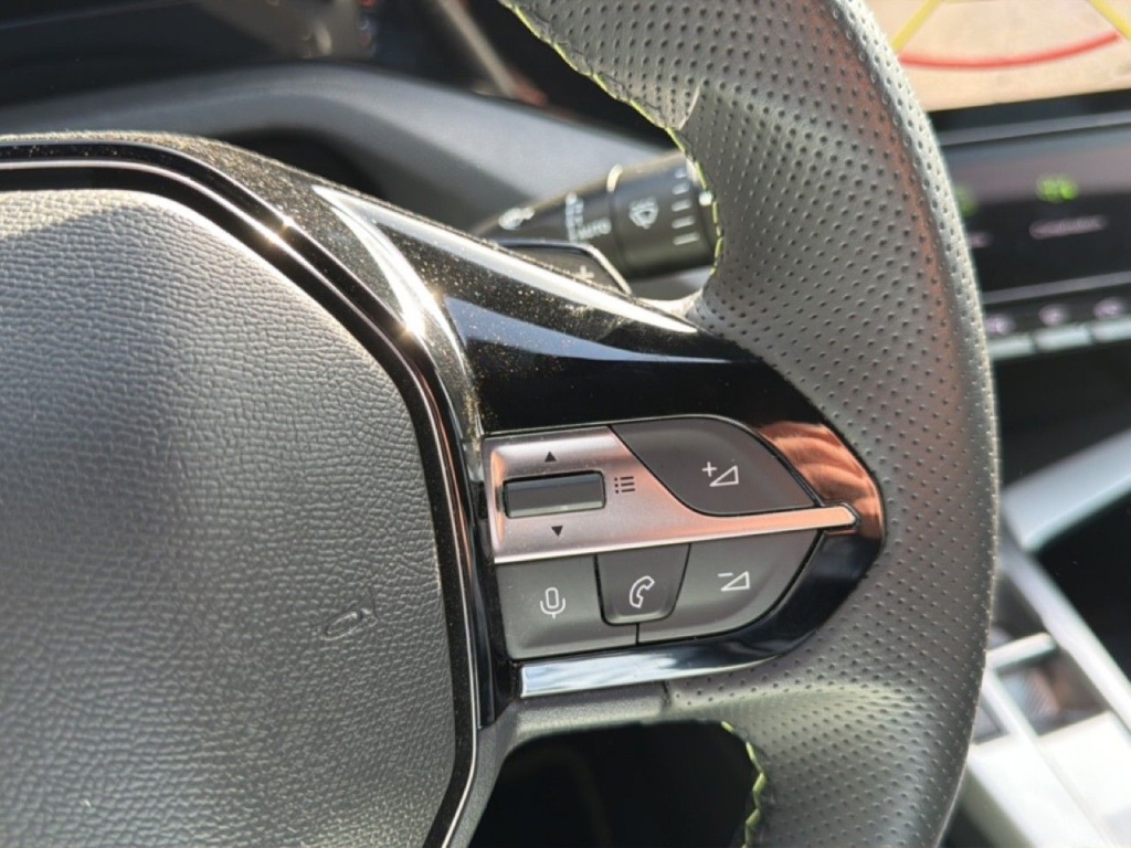 PEUGEOT 408 1.2 HYBRID 145CH e-DCS6 GT - ref: 2-802269 - Photo 13