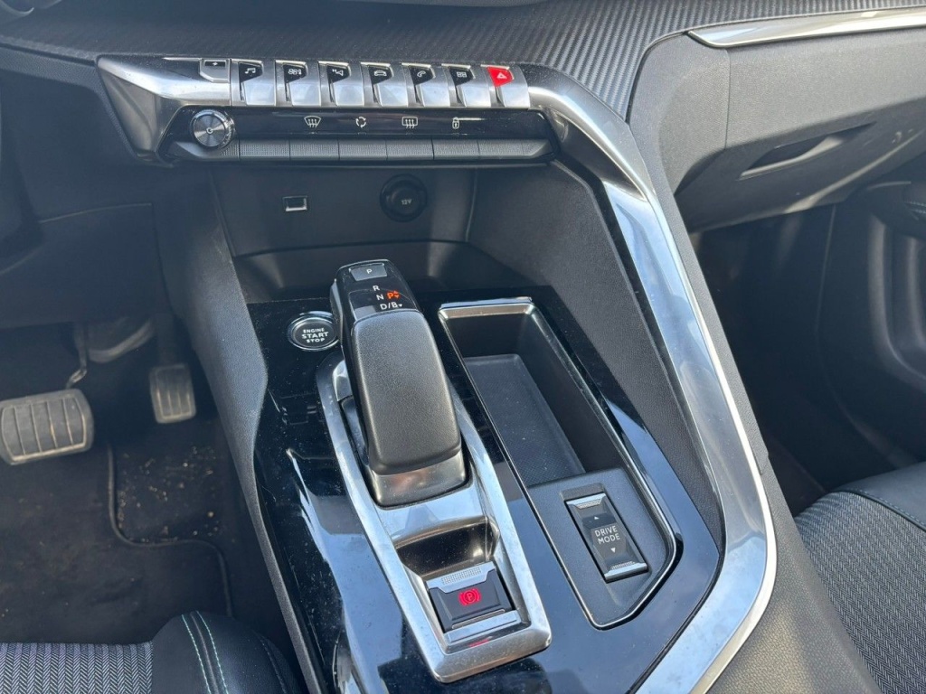 PEUGEOT 3008 1.6 HYBRID 225CH e-EAT8 ALLURE - ref: 2-805161 - Photo 6