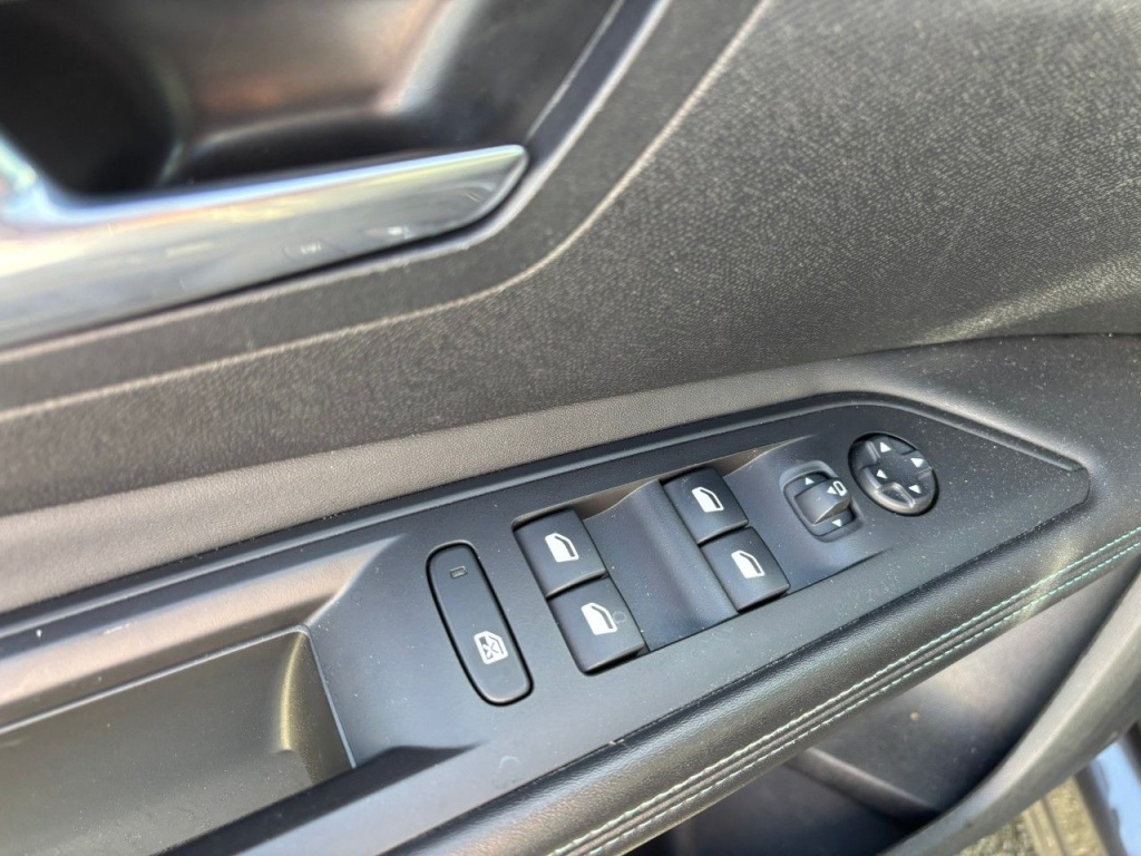 PEUGEOT 3008 1.6 HYBRID 225CH e-EAT8 ALLURE - ref: 2-805161 - Photo 8