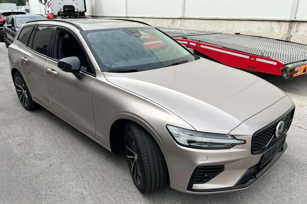 VOLVO V60 Ultimate Dark T6 pHEV 350HP AWD Geartronic  - ref: 4-132273 - Photo 10